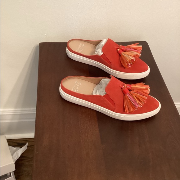 Donald Pliner Great “Chili” Red Genuine Suede Slip Ons w/Colorful Tassels Size 6 - Picture 2 of 8